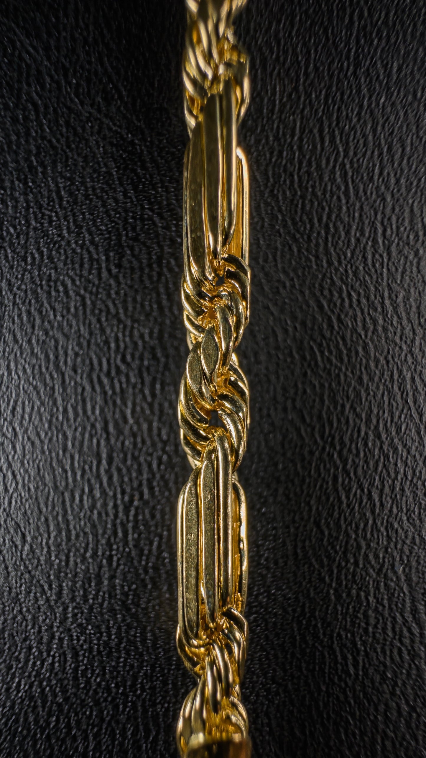 Pulso Eslabón Fígaro Torzal 4 mm · Oro Italiano 10 k