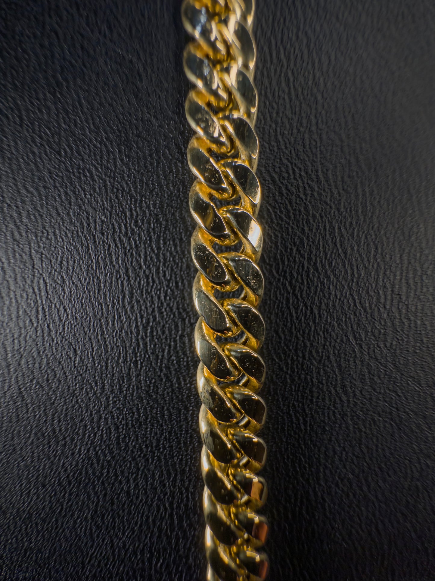 Pulso Eslabón Cubano 6 mm · Oro Italiano 10 k