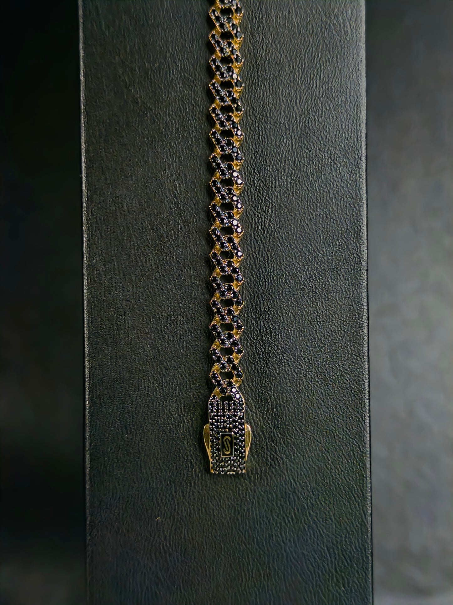 Pulso Mónaco Pavé 6.5 mm · Oro Italiano 10 k